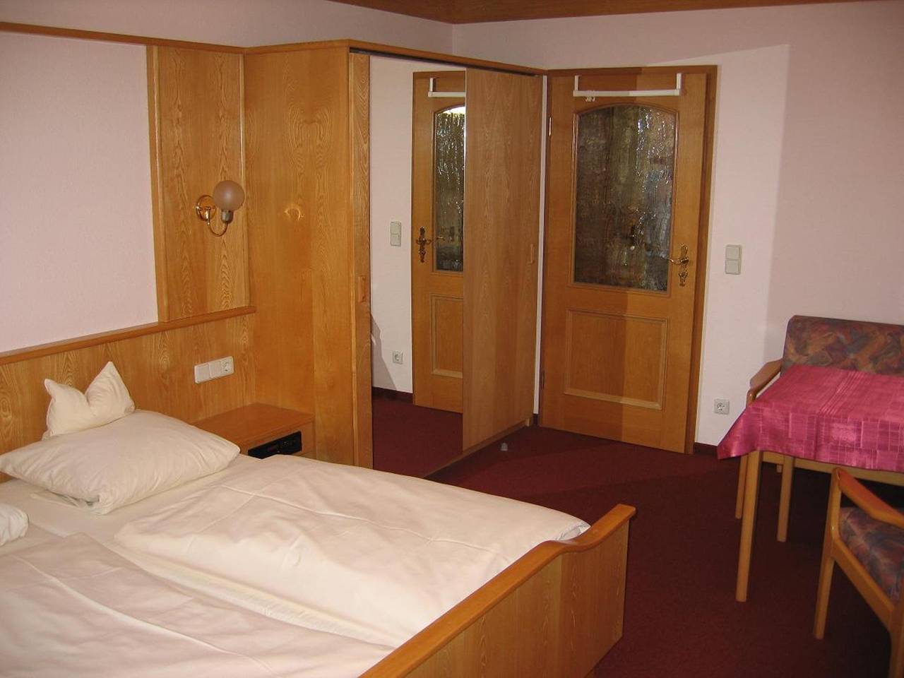 Appartementhaus Stephanie - 1-Zimmer-Appartement 3 und 103 (27qm) mit Balkon und Küchenzeile in Bad Füssing, Bayerische Golf und Thermenland