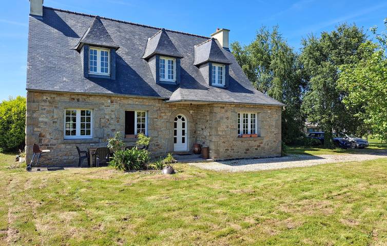 Location de vacances pour 5 personnes, avec terrasse et jardin à Plouigneau - 2