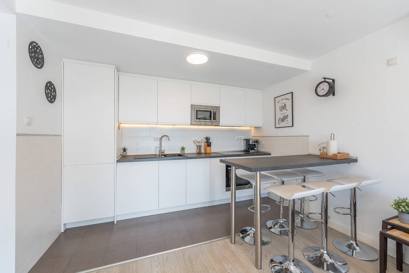 Appartement entier, Appartement « Dúplex Bellas Vistas » avec vue sur la mer, Wi-Fi et climatisation in Ojén, Sierra de las Nieves