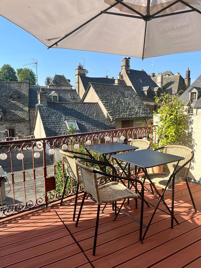 Hôtel Restaurant Le Beffroi in Salers (Cantal), Parc naturel régional des Volcans d'Auvergne