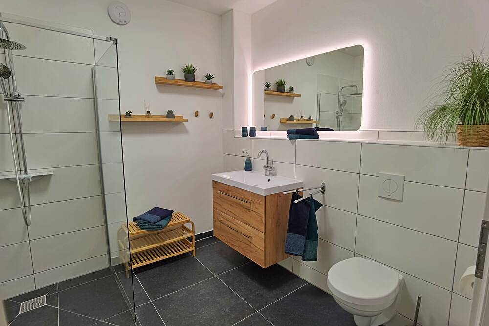 Ganze Wohnung, Moderne Ferienwohnung im Herzen von Königstein in Königstein, Elbsandsteingebirge