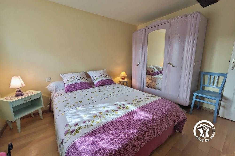 Charmant gîte à la campagne pour 2, Wi-Fi, terrasse, grand jardin de 3ha, pêche loisirs. in Chammes, Mayenne