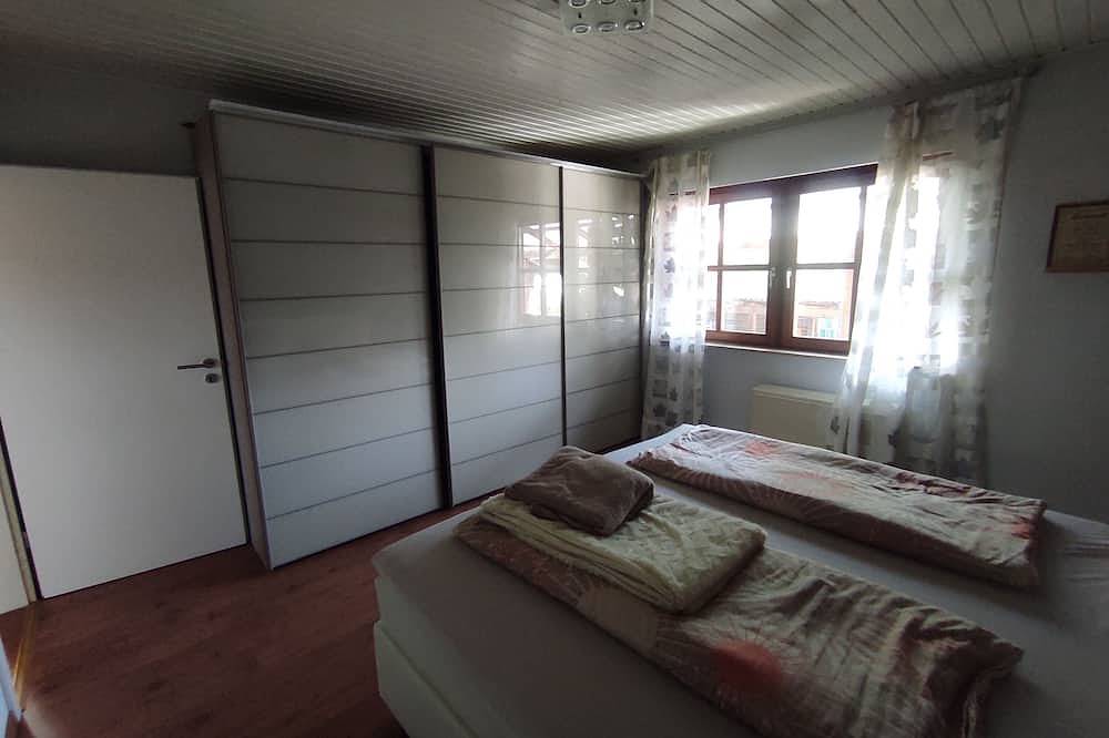 Ganze Wohnung, Schöne gemütliche Wohnung im Eg eines Einfamilienhauses, Terasse, Abstellplatz. in Freistett, Rheinau