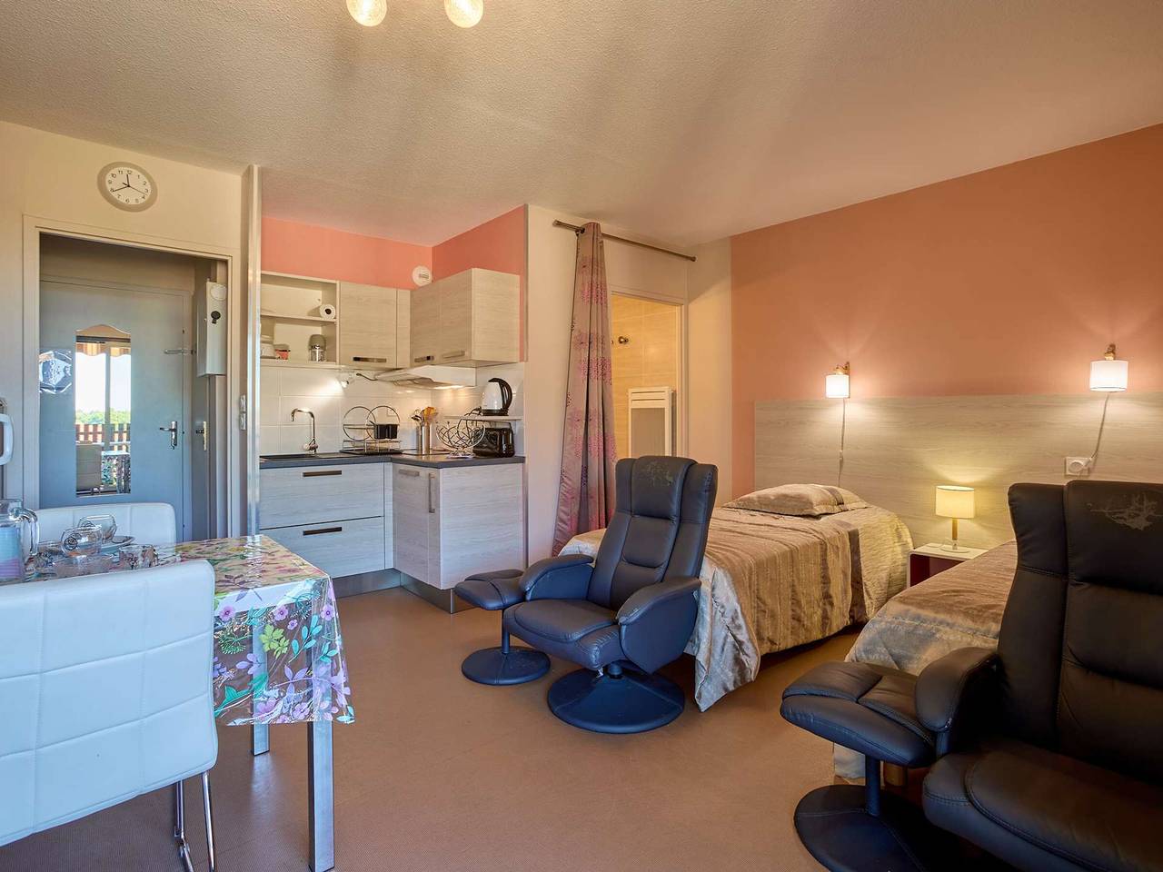 Studio entier, Studio lumineux proche Lac de l'Uby avec Wi-Fi gratuit in Cazaubon, Gers