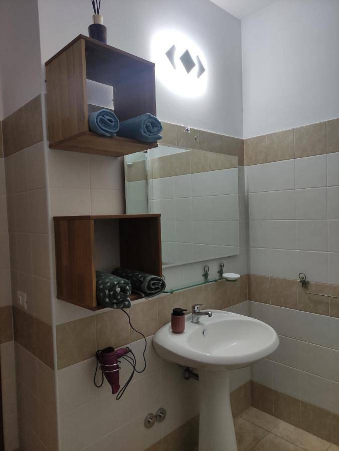 Twin Room with Shared Bathroom in Fiano Romano, Provincia di Roma