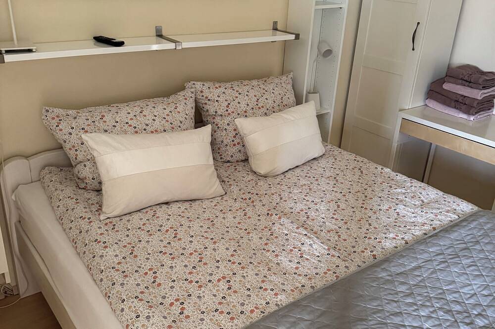 Ganze Wohnung, \"Ostseeblick\"-Sehr schönes 2-Zi.-Appartement  im Olympiazentrum. Hundefreundlich in Kieler Förde, Kiel
