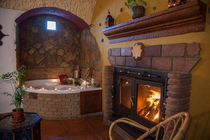 Casa rural para 4 personas, con jacuzzi además de terraza y piscina, Se admiten mascotas en Hinojares - 2