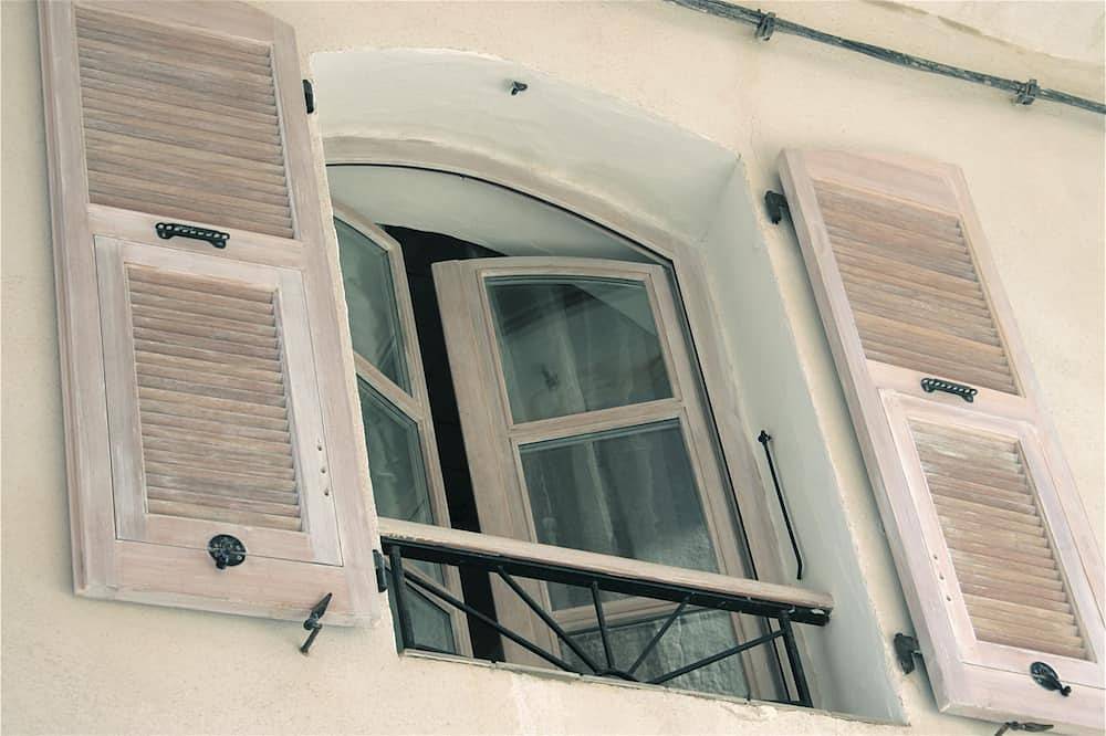 Appartamento intero, Bonifacio Haute-Ville: grande studio ristrutturato del 14 ° secolo, aria condizionata, Wifi in Bonifacio Corsica, Sartène e dintorni