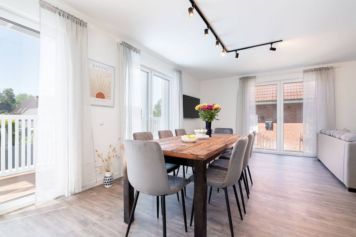 Ganze Wohnung, Moderne Ferienwohnung mit beheiztem Pool, Balkon und Terrasse in Ostseenähe in Ratekau, Ostholstein