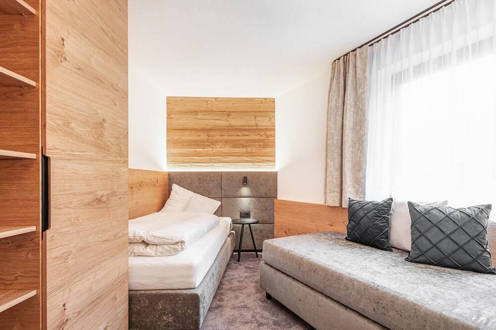 Ganze Wohnung, Stilvolle Ferienwohnung in Lechtaler Alpen, Sankt Anton am Arlberg
