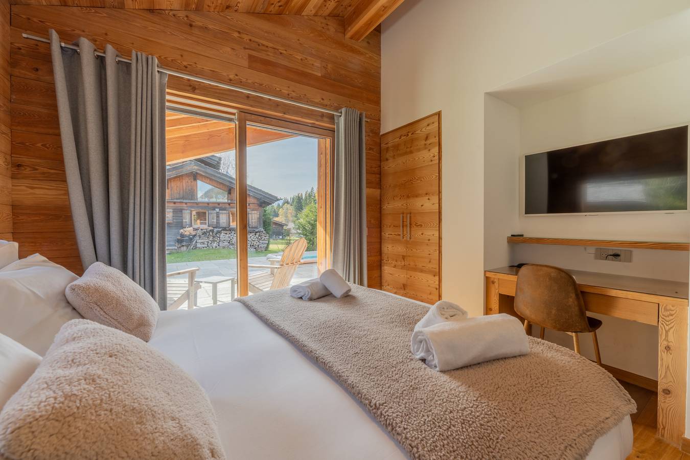 Luxury Mountain Chalet Pool Sauna Cinema in Les Grandes Montets, Chamonix
