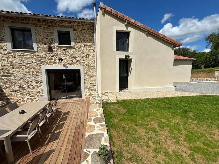 Location de vacances pour 10 personnes, avec vue et jardin à Saint-Victurnien - 2