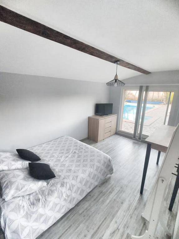 Gîte pour 2 personnes, avec Terrasse ainsi que Jardin et Piscine à Lignan-sur-Orb