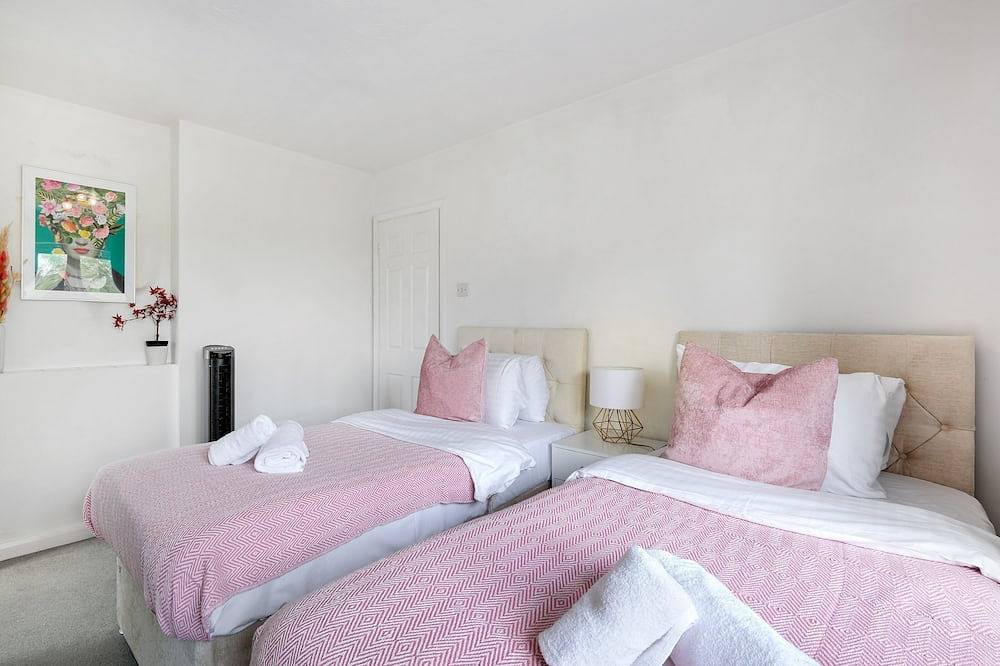 Sharp Close 4  Bedroom, 2 Bathroom in Aylesbury in Aylesbury, Chiltern Hills
