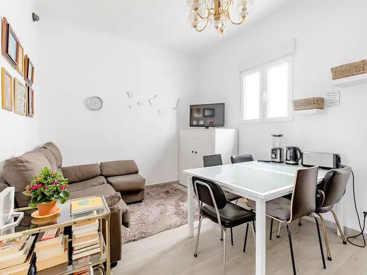 Entire apartment, Vacation Apartment 'Las Canteras Beach Life' with Balcony and Wi-Fi in Las Palmas de Gran Canaria Centre, Las Palmas de Gran Canaria