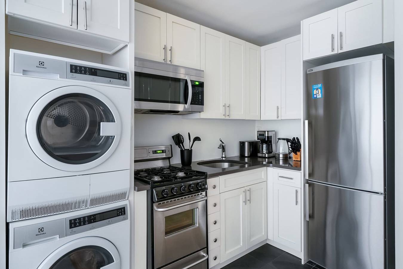 Entire apartment, 75-2B Prime Upper East Brand New 1Br W D Elev in Manhattan, New York City