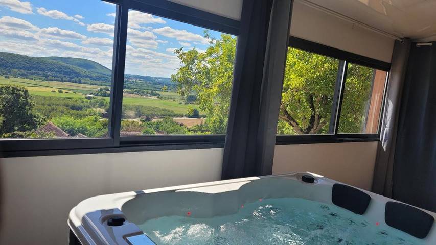 Location de vacances pour 2 personnes, avec jardin et jacuzzi à Bézenac