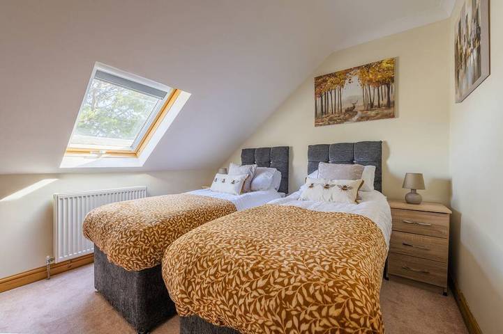 Stunning 5-Bedroom Home in Truro in Cornwall
