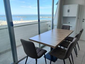 Gîte pour 8 personnes, avec vue ainsi que jardin et piscine à Lido delle Nazioni