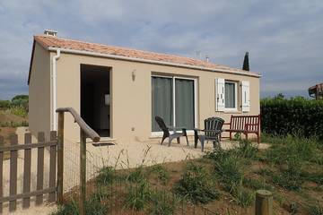 Gîte pour 6 personnes, avec terrasse et jardin à Sampzon