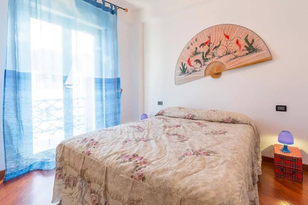 Incredibile villa sulla spiaggia, vista Isole Eolie, accesso diretto al mare in Mongiove, Patti