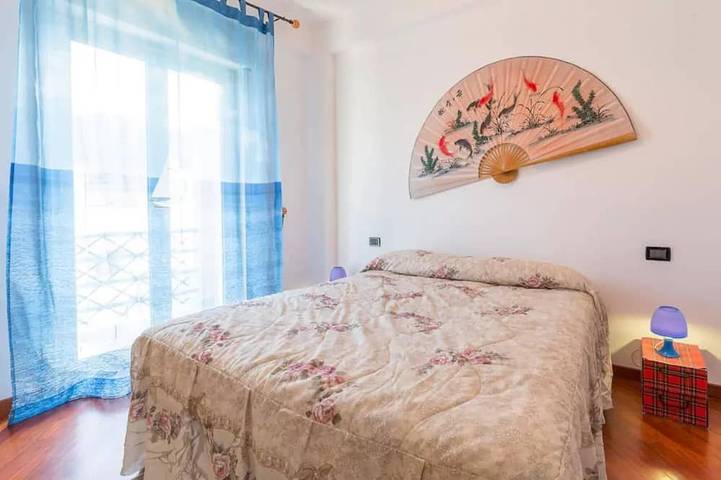 Incredibile villa sulla spiaggia, vista Isole Eolie, accesso diretto al mare in Mongiove, Patti