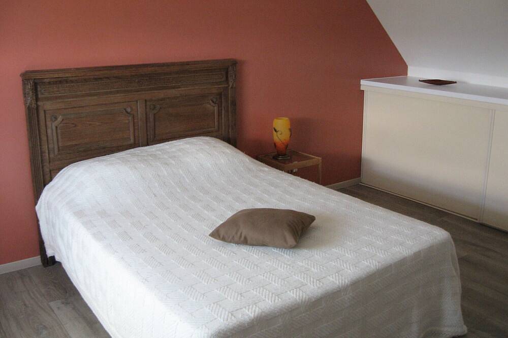 Gite Andrée, 800m from the beach in Pirou, garden, terrace, wifi, wood stove in Pirou, Coutances
