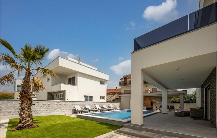 Ferienhaus für 8 Personen in Sukosan