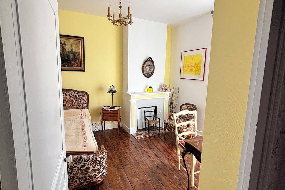 Maison de bourg cosy avec petit jardin attenant. Animaux de compagnie acceptés! in Ussel, Région d'Ussel