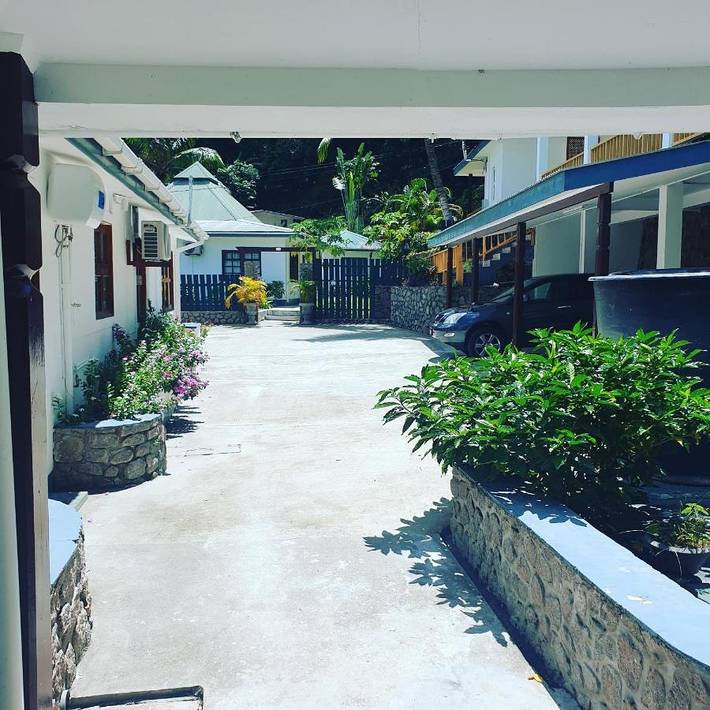 Gîte pour 3 personnes, avec piscine et jardin dans Takamaka