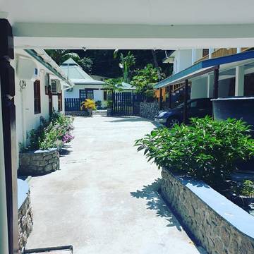 Maison d’hôte pour 3 personnes, avec jardin et piscine dans Takamaka