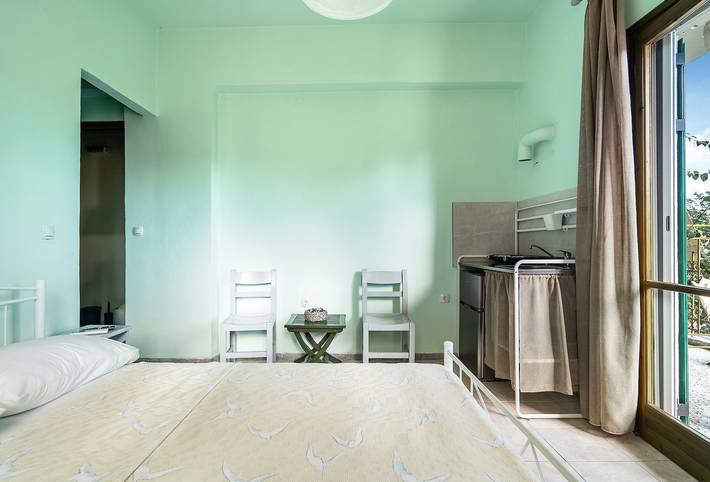 Entire studio, Studio Apartment 'Old Boat Double Studio 5' with Sea View, Wi-Fi and Air Conditioning in Nikiana, Alexandros