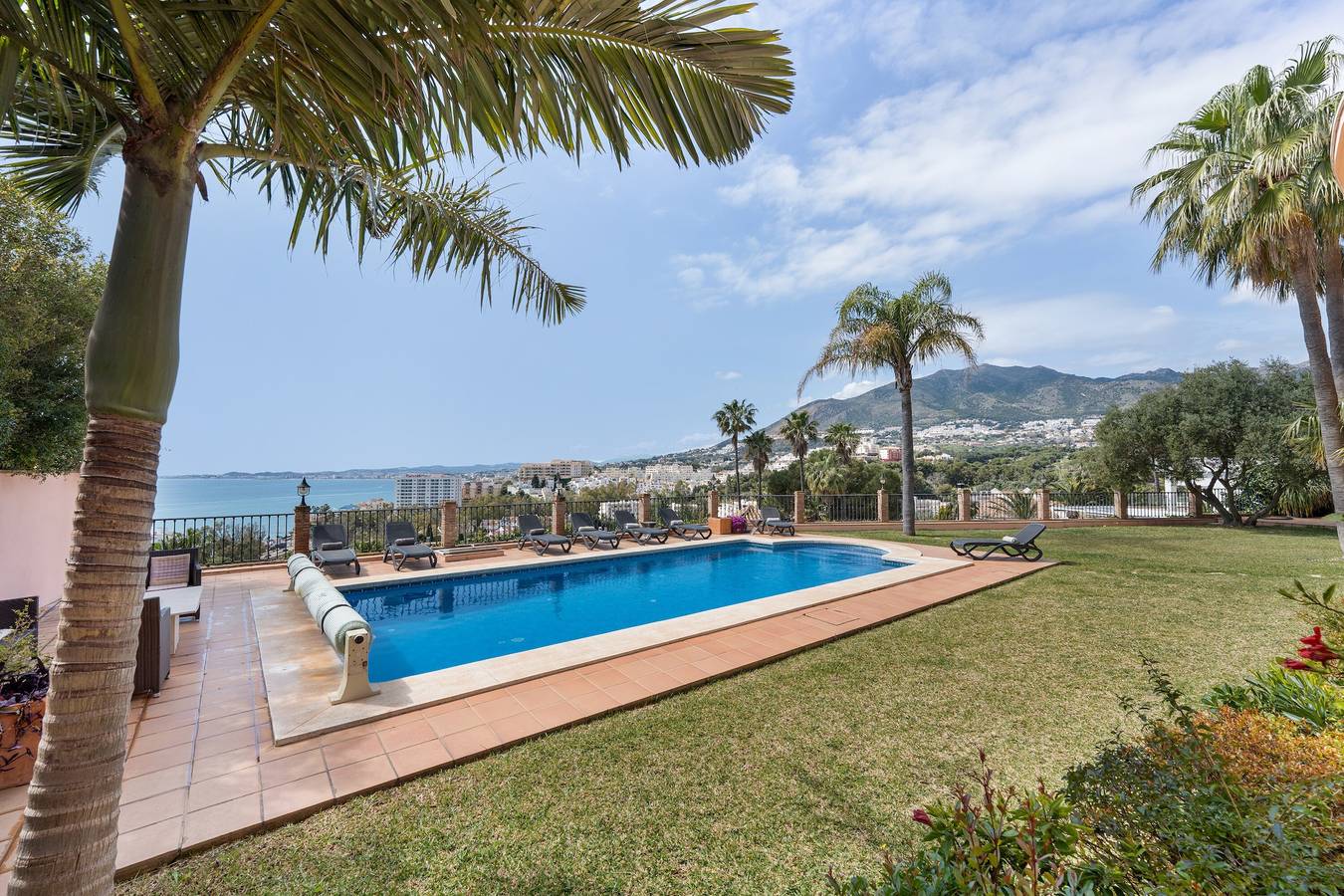 Villa 'Beachside with Great Sea View' with Sea View, Wi-Fi and Air Conditioning in Benalmádena Costa, Benalmádena