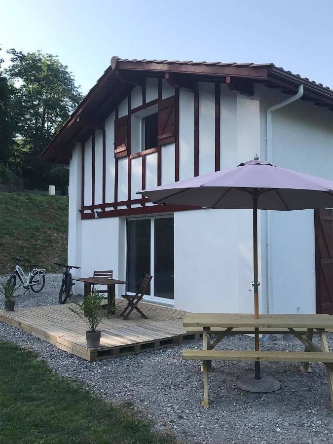 Location de vacances pour 3 personnes, avec Terrasse ainsi que Jardin et Vue à Bidarray