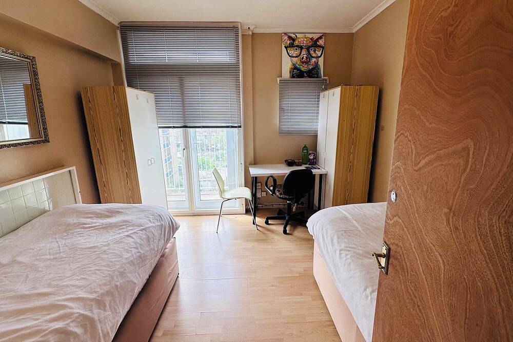 Twin Bedroom in Central London in Camden, London