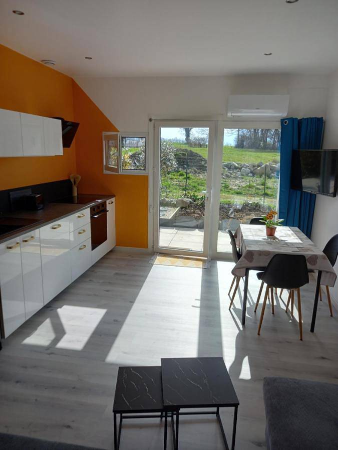Gîte pour 4 personnes, avec vue et terrasse à Grésy-sur-Aix - 2