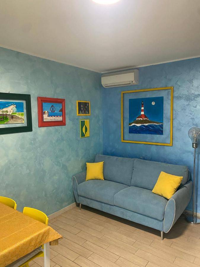 Apartament wakacyjny dla 4 osób, z jacuzzi i balkon w Lido di Ostia