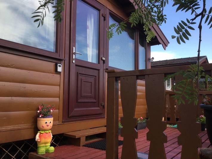 Ferienhaus für 4 Personen, mit Balkon und Terrasse sowie Garten und Seeblick im Snowdonia