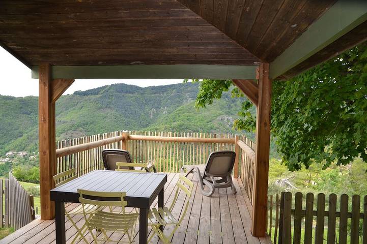 Domaine Du Vernadel Chalet Helios 8 in Vallées-d'Antraigues-Asperjoc, Parc naturel régional des Monts d'Ardèche