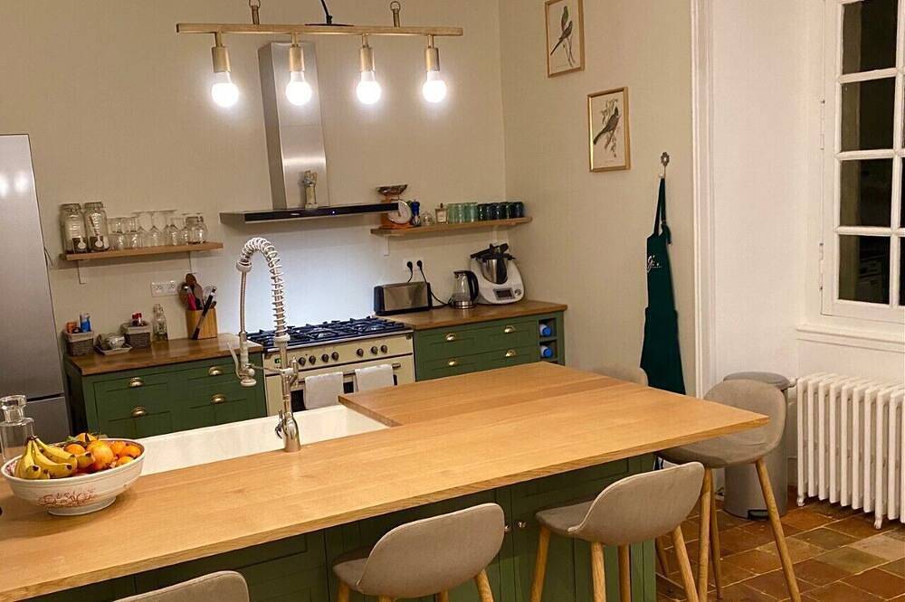 Authentic property, 200km from Paris, 14 people and + in Moulins-le-Carbonnel, Parc naturel régional Normandie-Maine