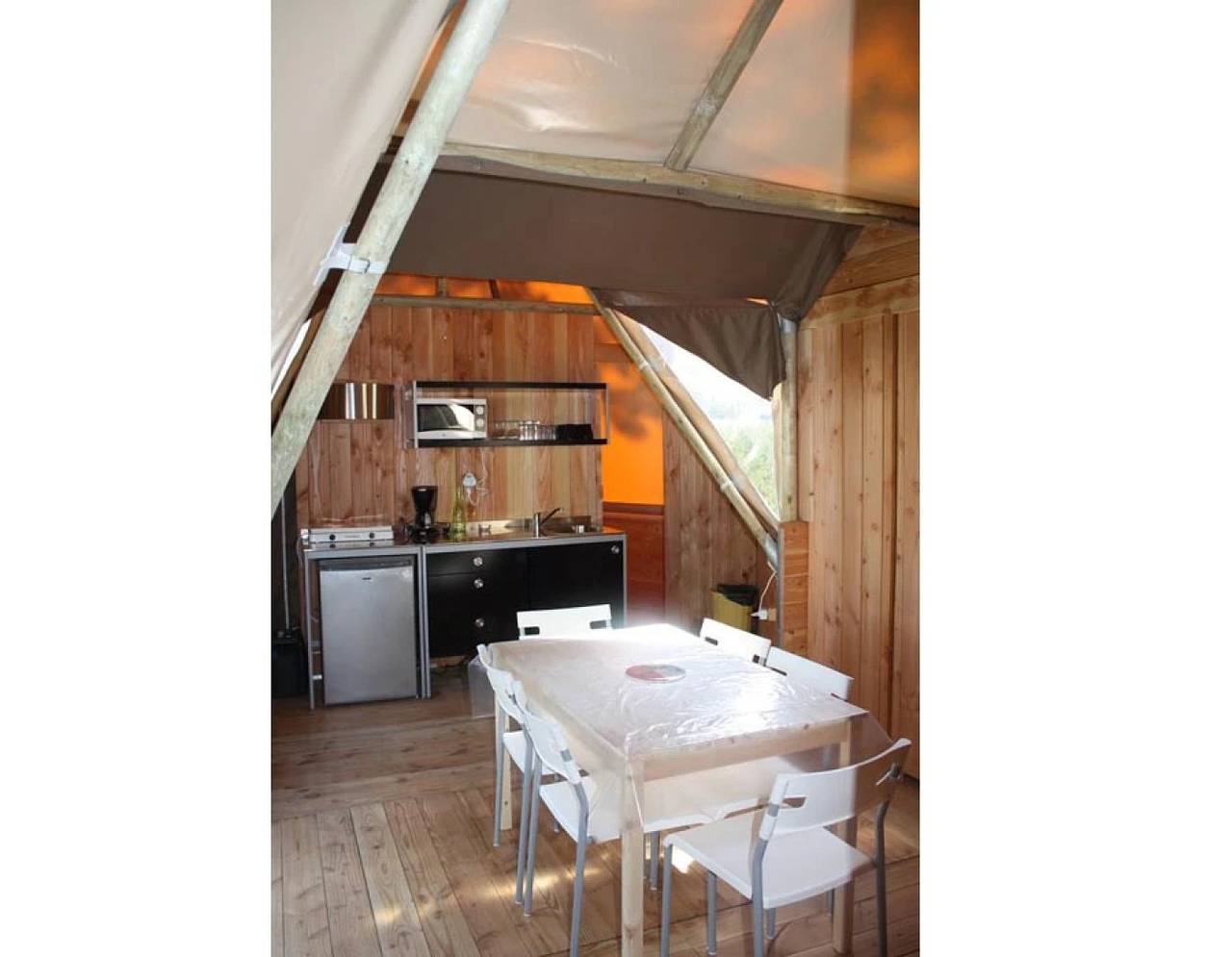 Zecamping 3 étoiles animé piscine chauffée locatif Bbq 33m2 in Argentonnay, Deux-Sèvres