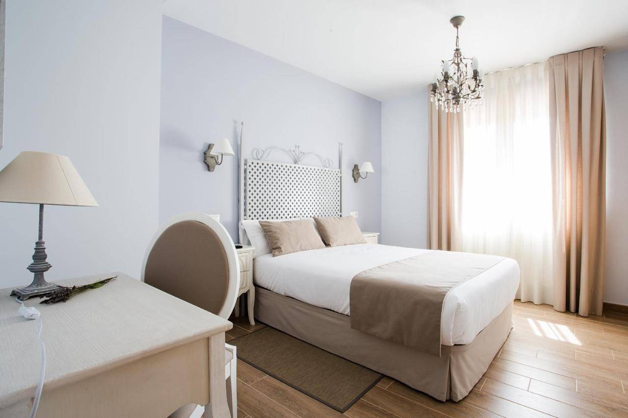 Deluxe Suite with Spa Bath in Garray, Provincia de Soria