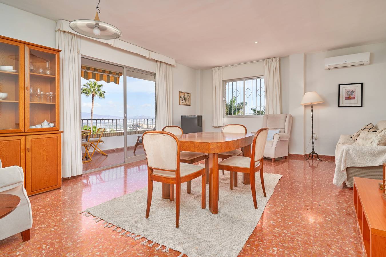 Ganze Wohnung, Ferienwohnung 'Villa Sol De La Molina' mit Gemeinschaftspool, Wlan und Klimaanlage in Monte de los Almendros, Salobreña