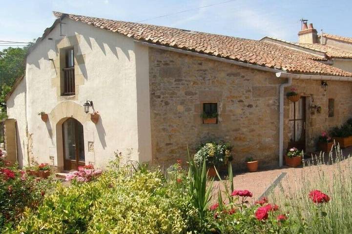 Gîte pour 7 personnes, avec piscine et jardin à Les Verchers-sur-Layon