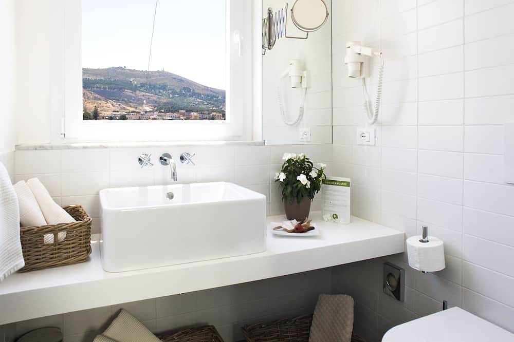 Entire apartment, Mountain View Apartment with Garden and Private Parking. in Casa Santa (Sicily), Erice
