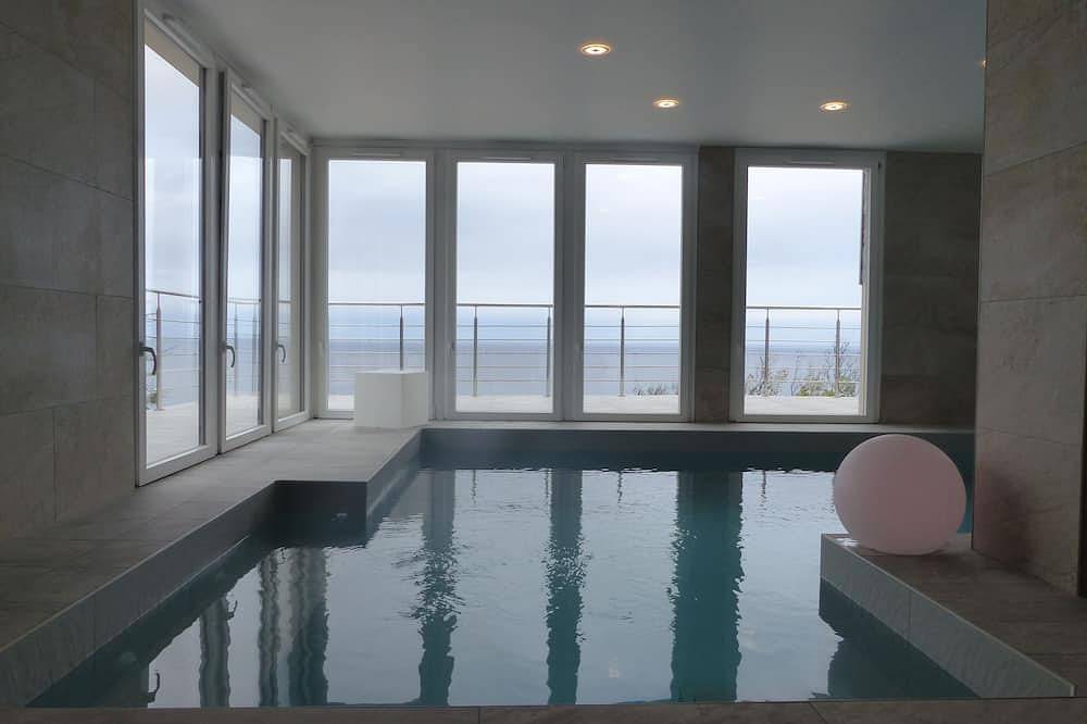 Sea View Villa and Heated Indoor Pool in La Côte Vermeille, Cerbère