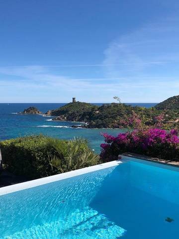 Cottage pour 10 personnes, avec jardin ainsi que vue et piscine dans Plage de Fautea