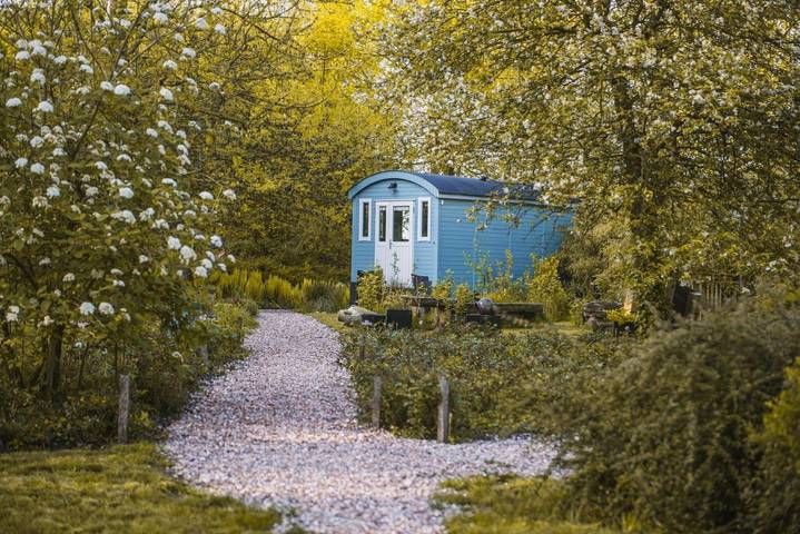 Gîte pour 2 personnes, avec Terrasse et Jardin ainsi que Vue sur le lac et Vue dans Frise