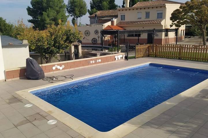 Gîte pour 15 personnes, avec Terrasse et Jardin à Cúllar