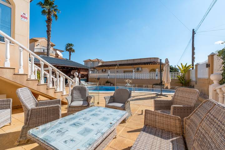 2 Apartamentos en Villa "Sol y Felicidad" con Piscina, Terrazas y Wi-Fi in Orihuela, Costa Blanca